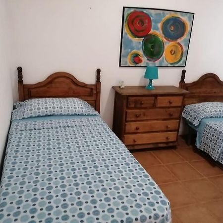 Habitacion En Un Bajo 2 Camas Individual Casa Compartida Abades  ภายนอก รูปภาพ