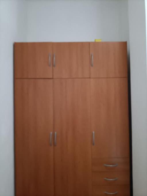 Habitacion En Un Bajo 2 Camas Individual Casa Compartida Abades  ภายนอก รูปภาพ