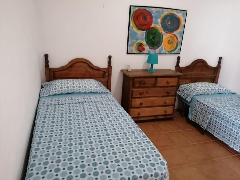 Habitacion En Un Bajo 2 Camas Individual Casa Compartida Abades  ภายนอก รูปภาพ