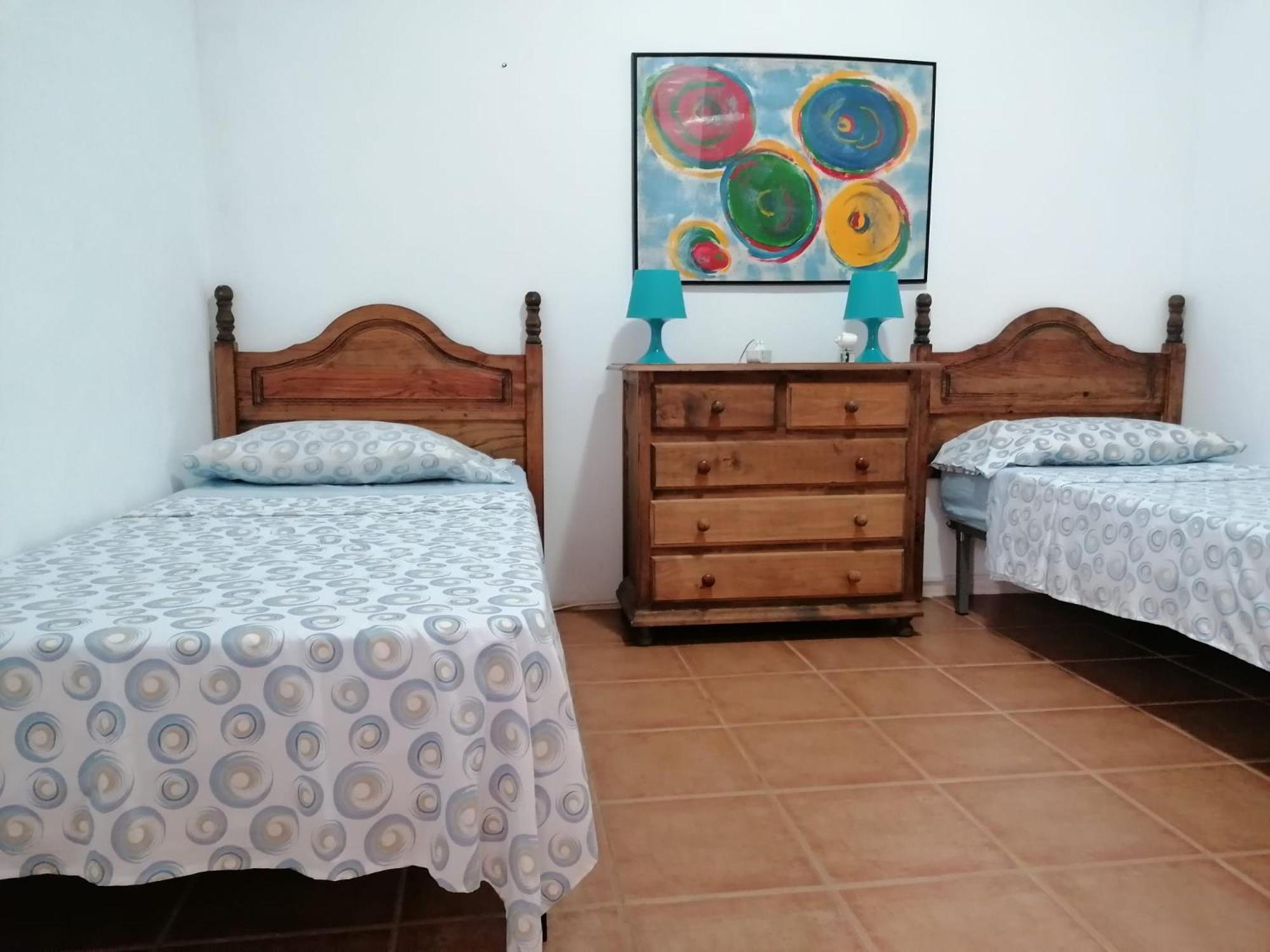 Habitacion En Un Bajo 2 Camas Individual Casa Compartida Abades  ภายนอก รูปภาพ