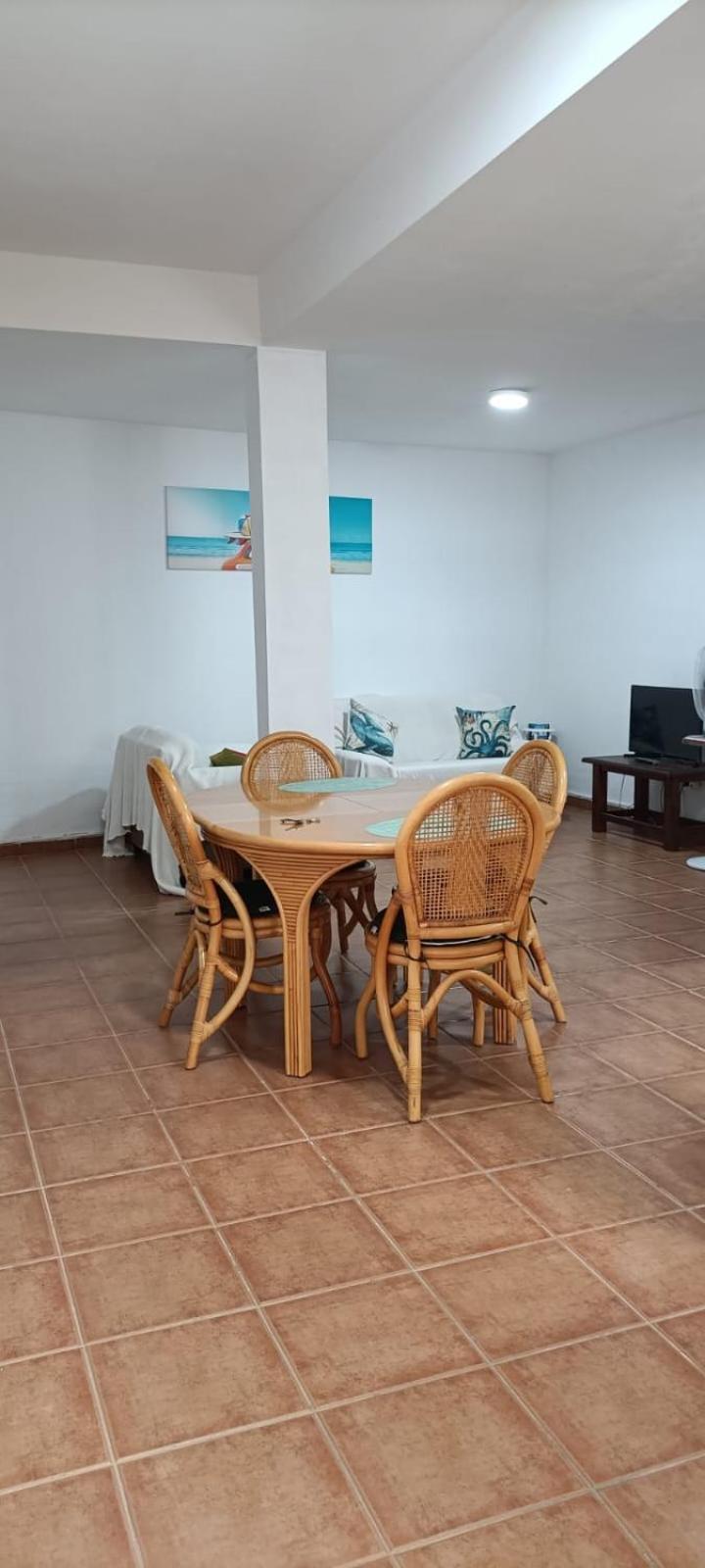 Habitacion En Un Bajo 2 Camas Individual Casa Compartida Abades  ภายนอก รูปภาพ