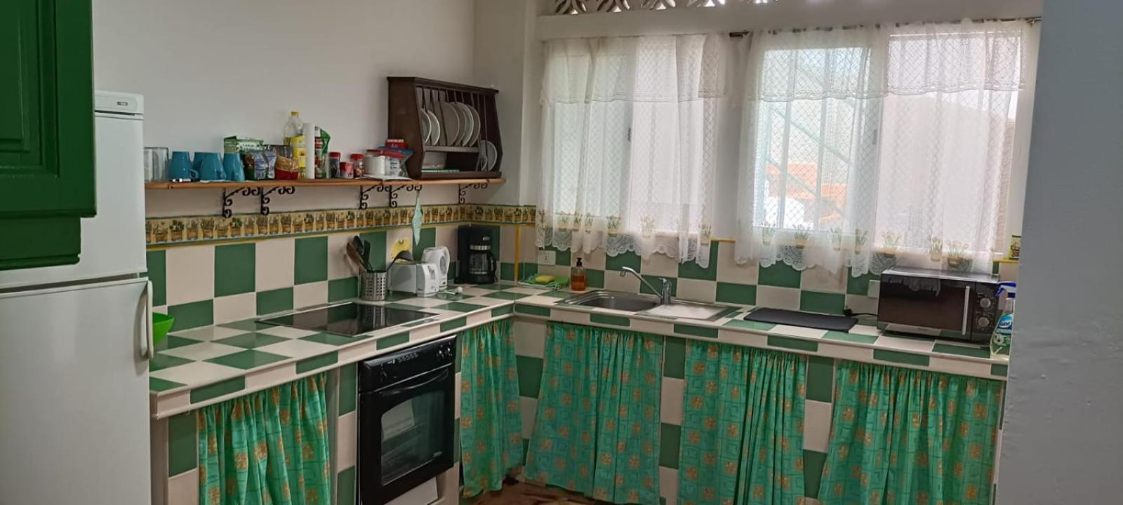 Habitacion En Un Bajo 2 Camas Individual Casa Compartida Abades  ภายนอก รูปภาพ