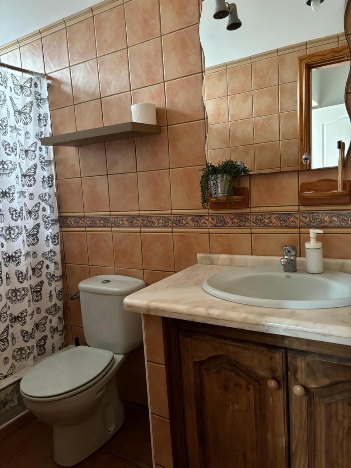 Habitacion En Un Bajo 2 Camas Individual Casa Compartida Abades  ภายนอก รูปภาพ