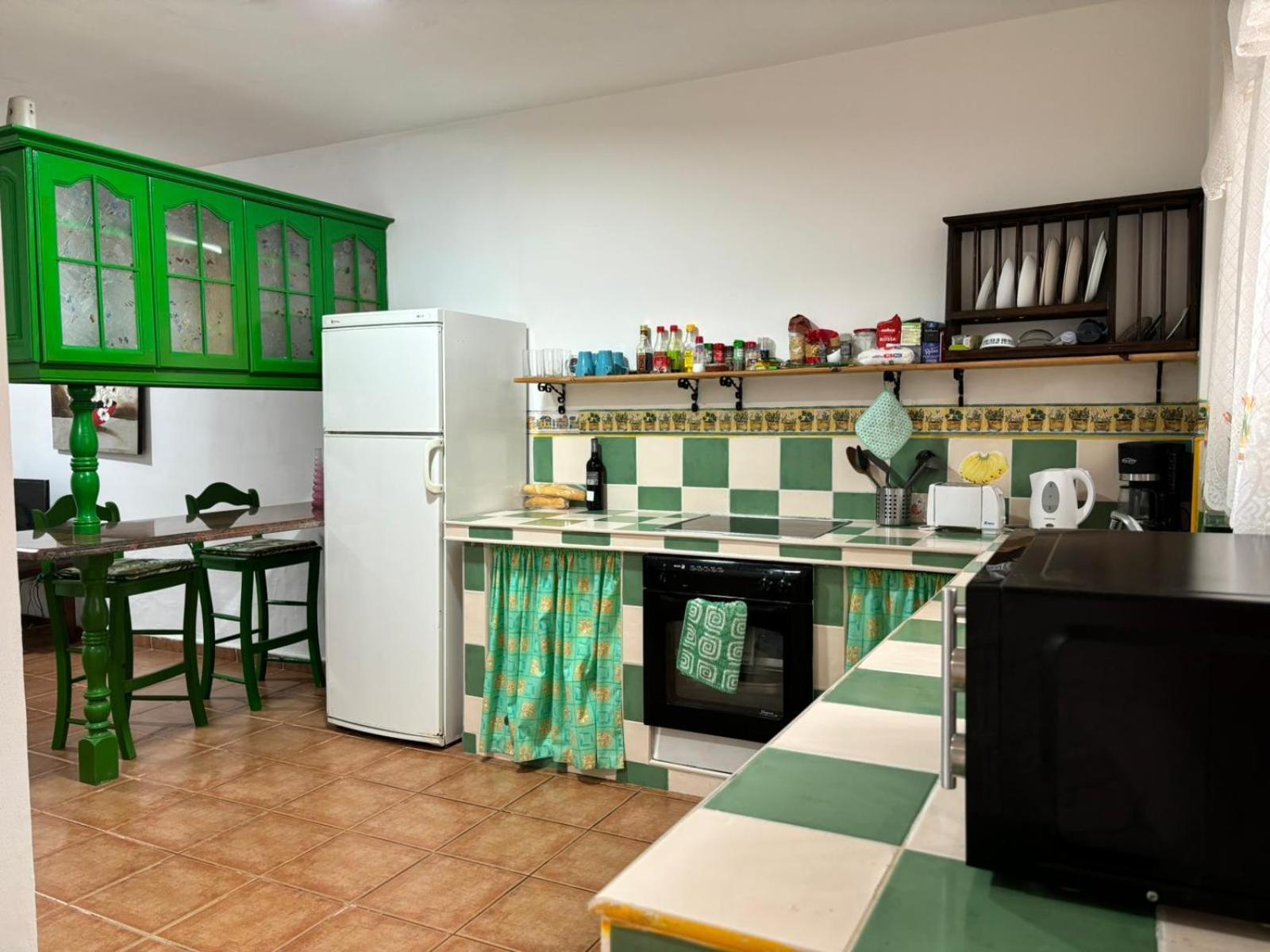Habitacion En Un Bajo 2 Camas Individual Casa Compartida Abades  ภายนอก รูปภาพ